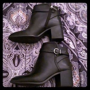 ESSEX LANE BLACK BOOTIES
